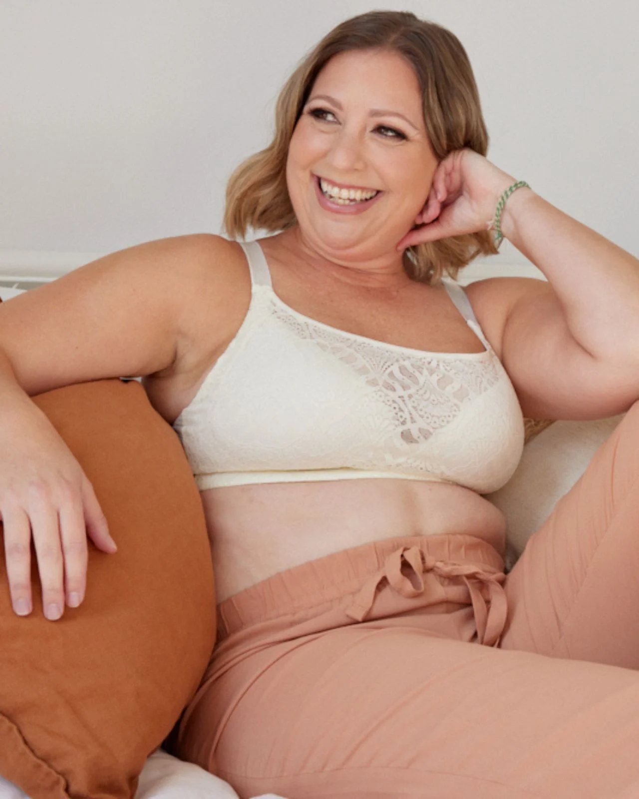 Carrie Pocketed Lace Molded Cup Bra - Image 4